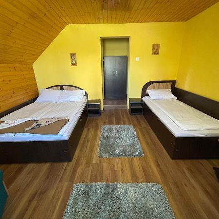 Cabana La Razvan Petrozsény Kültér fotó