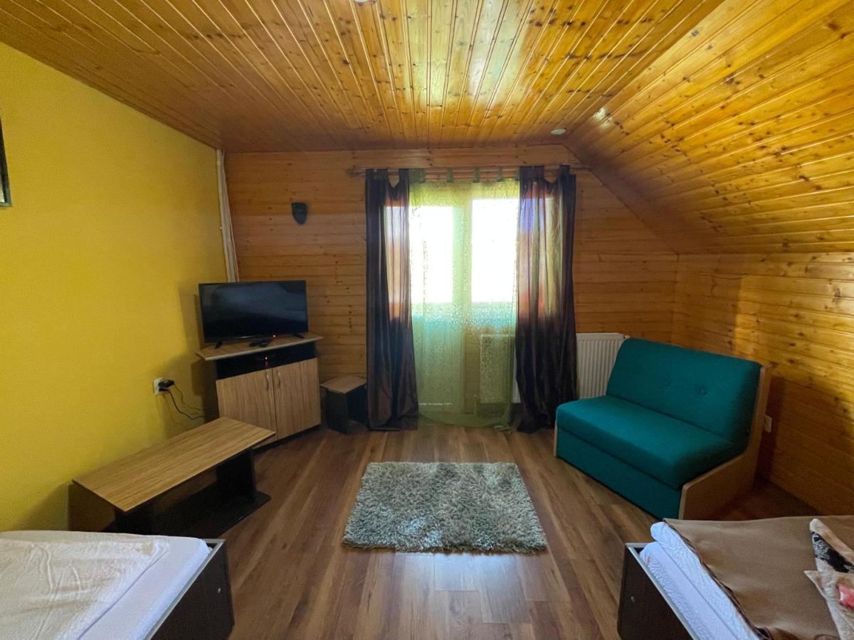 Cabana La Razvan Petrozsény Kültér fotó