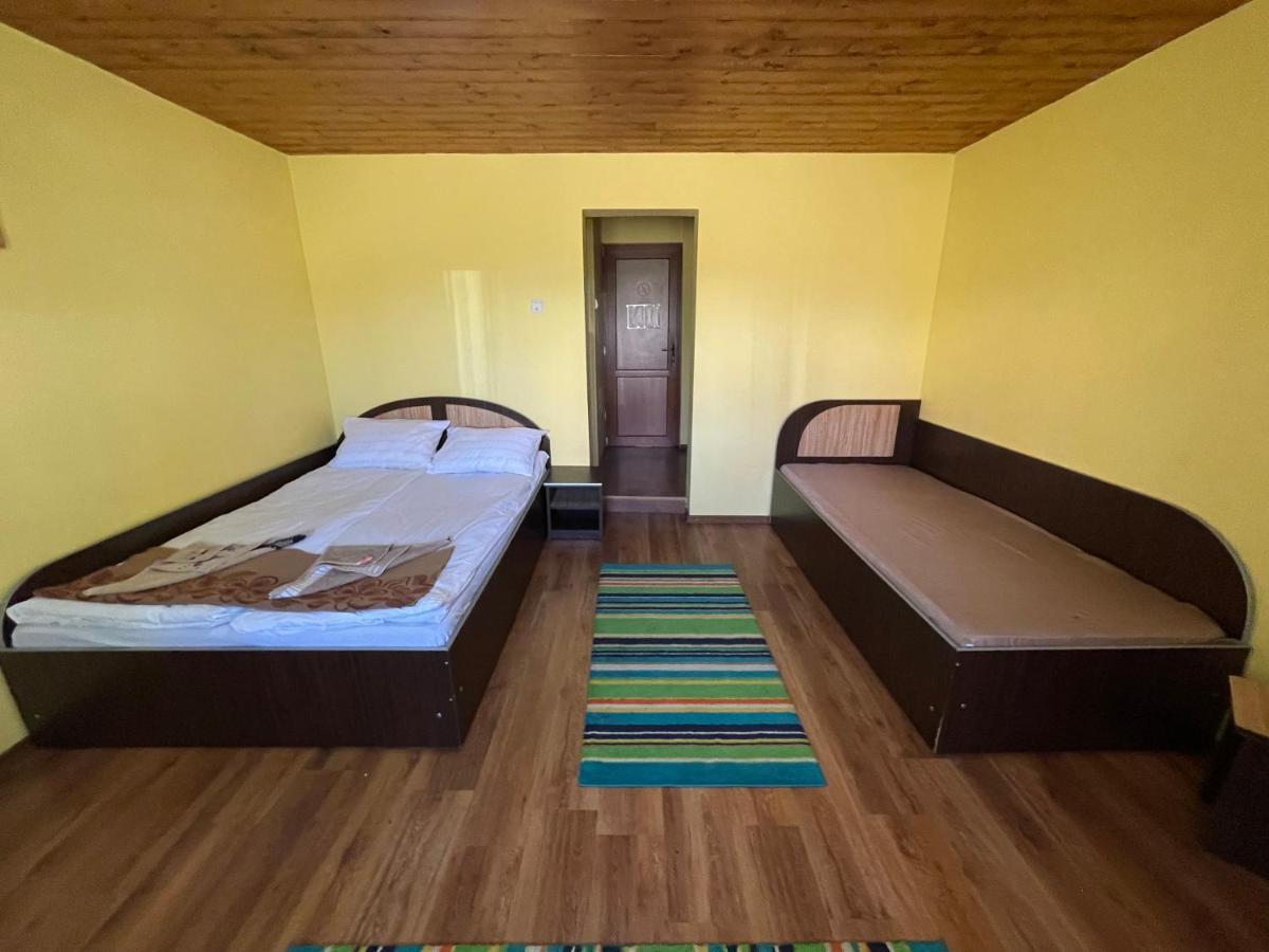 Cabana La Razvan Petrozsény Kültér fotó