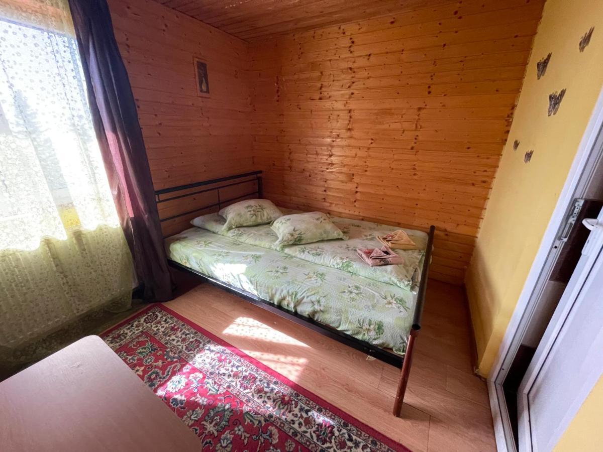 Cabana La Razvan Petrozsény Kültér fotó