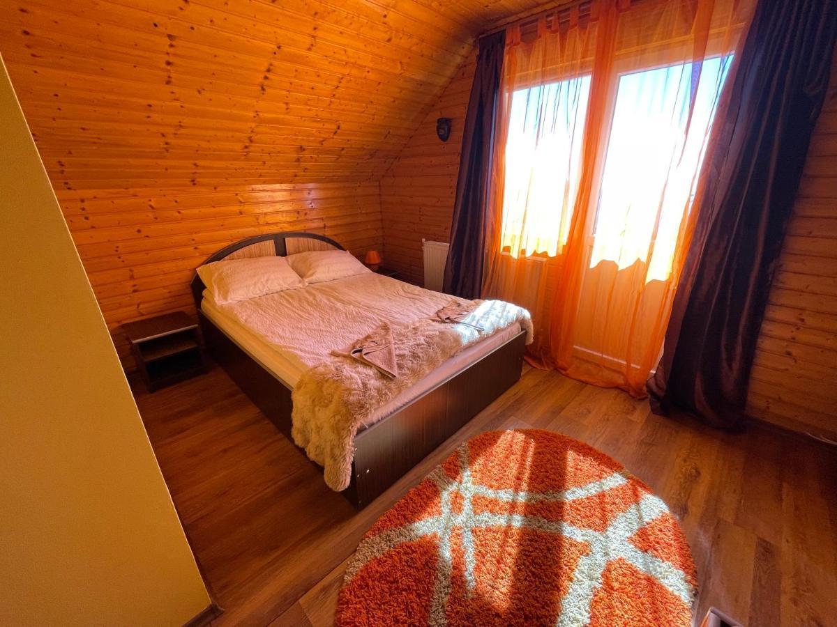Cabana La Razvan Petrozsény Kültér fotó